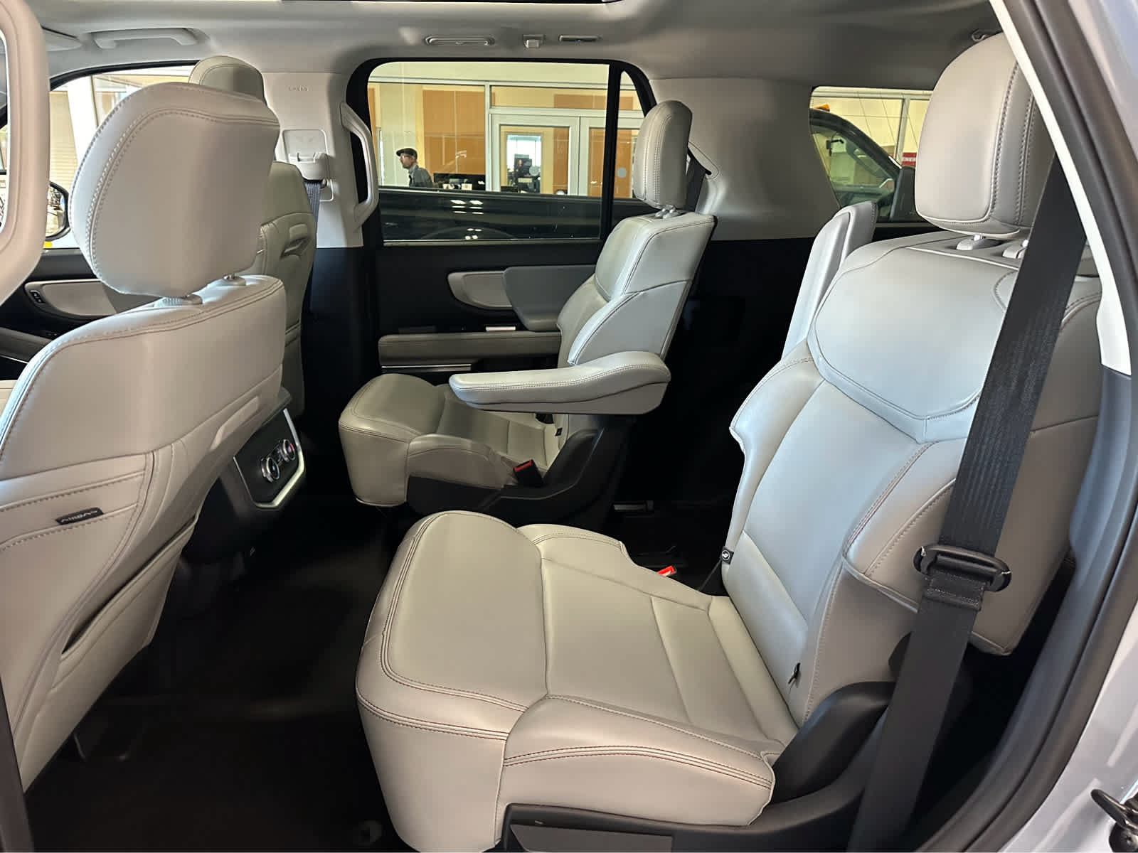 Certified 2025 Ford Expedition Active AWD/4WD image 30