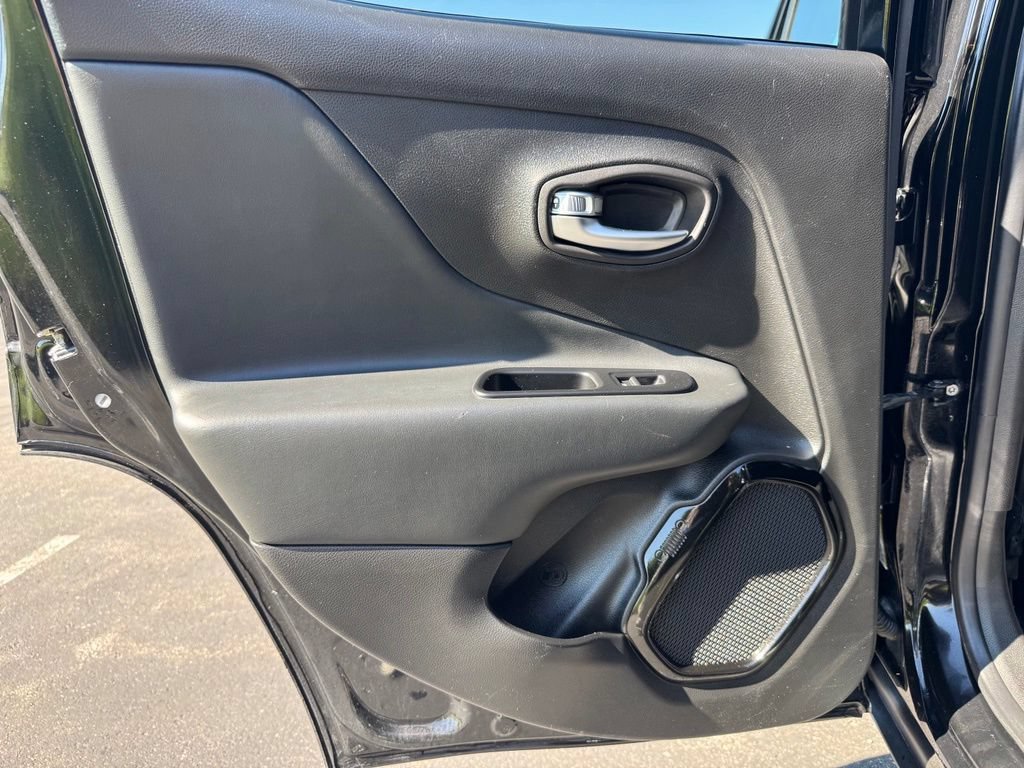 Used 2018 Jeep Renegade Altitude AWD/4WD image 16