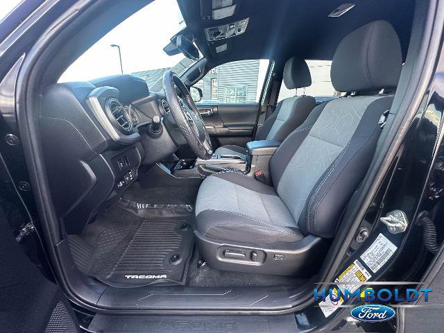 Used 2020 Toyota Tacoma TRD Off-Road w/ Technology Package image 13