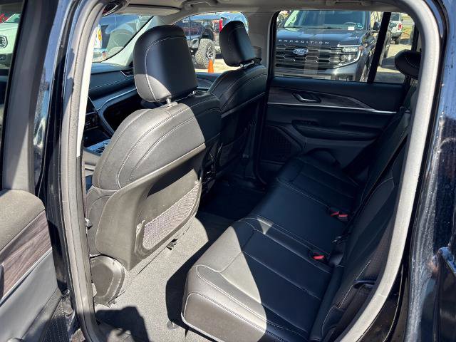 Used 2023 Jeep Grand Cherokee Limited image 13