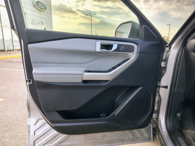Certified 2021 Ford Explorer XLT w/ Equipment Group 202A AWD/4WD image 9