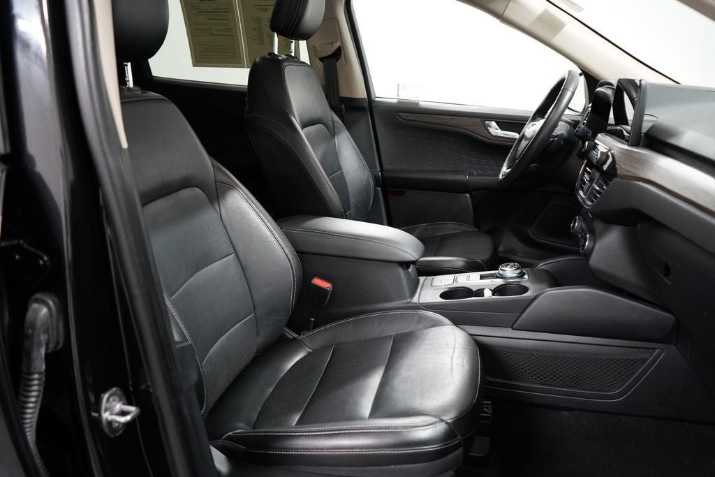 Certified 2020 Ford Escape Titanium AWD/4WD image 31