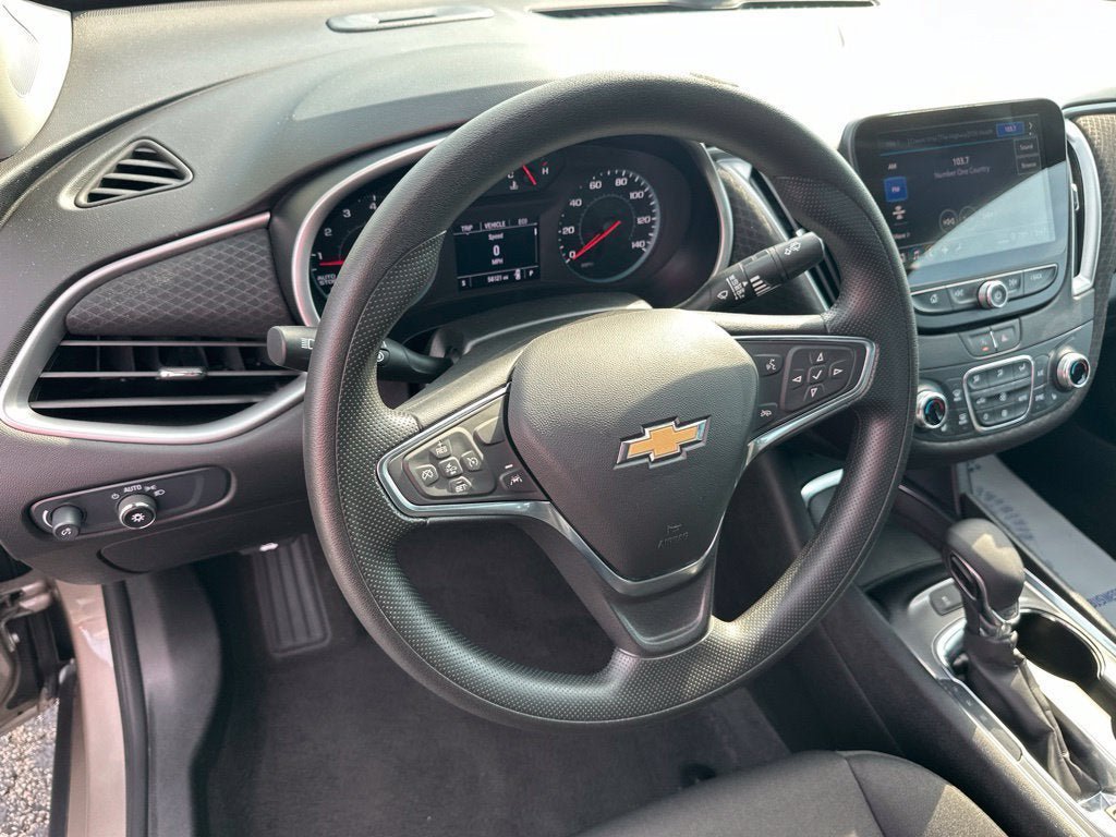 Used 2025 Chevrolet Malibu LT FWD image 15