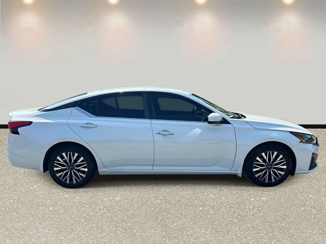 Used 2023 Nissan Altima 2.5 SV FWD image 4