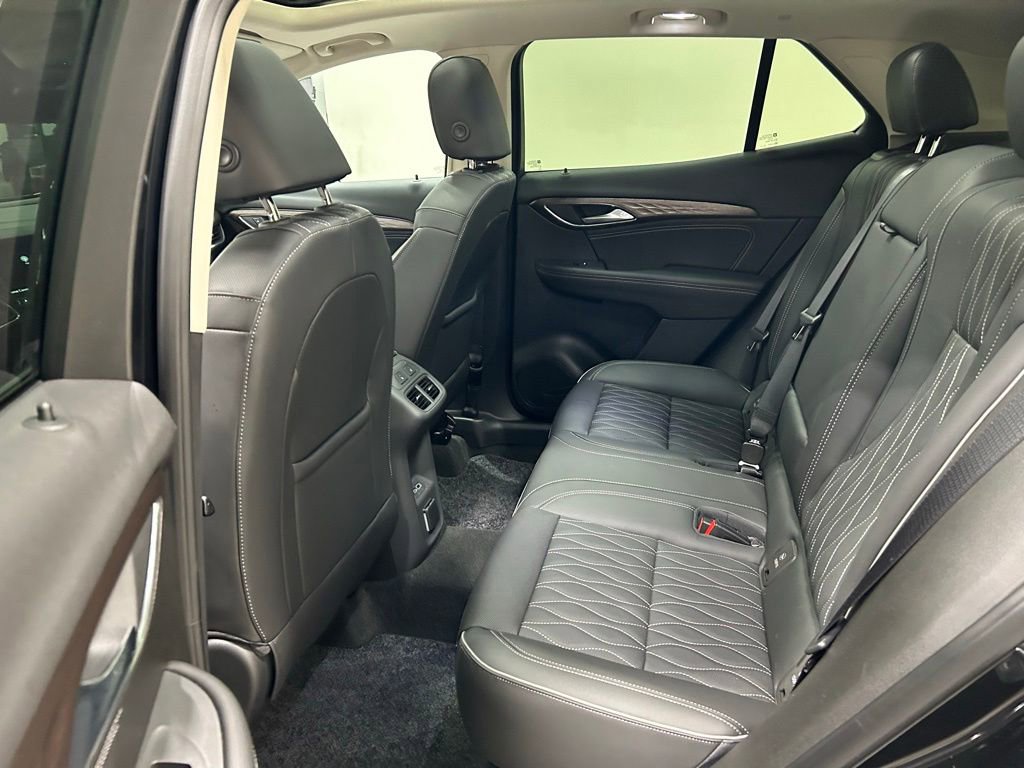 Used 2023 Buick Envision Avenir AWD/4WD image 28