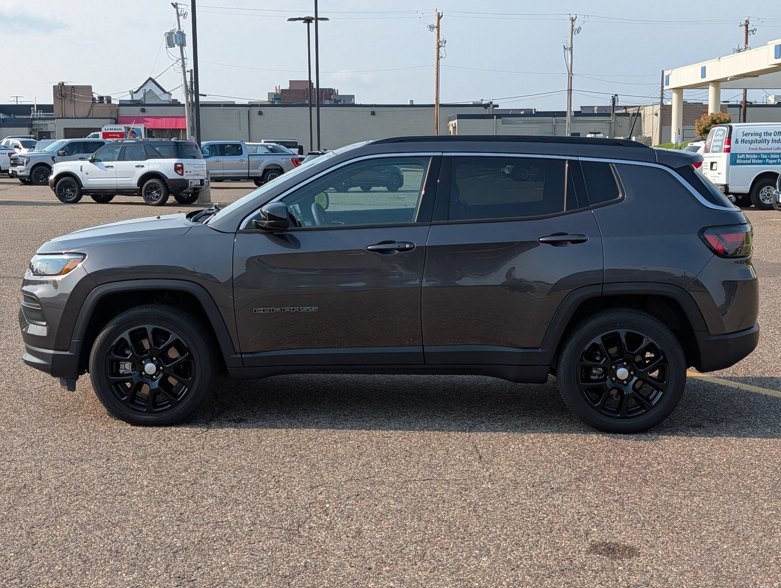 Used 2023 Jeep Compass Latitude w/ Sun and Sound Group AWD/4WD image 6