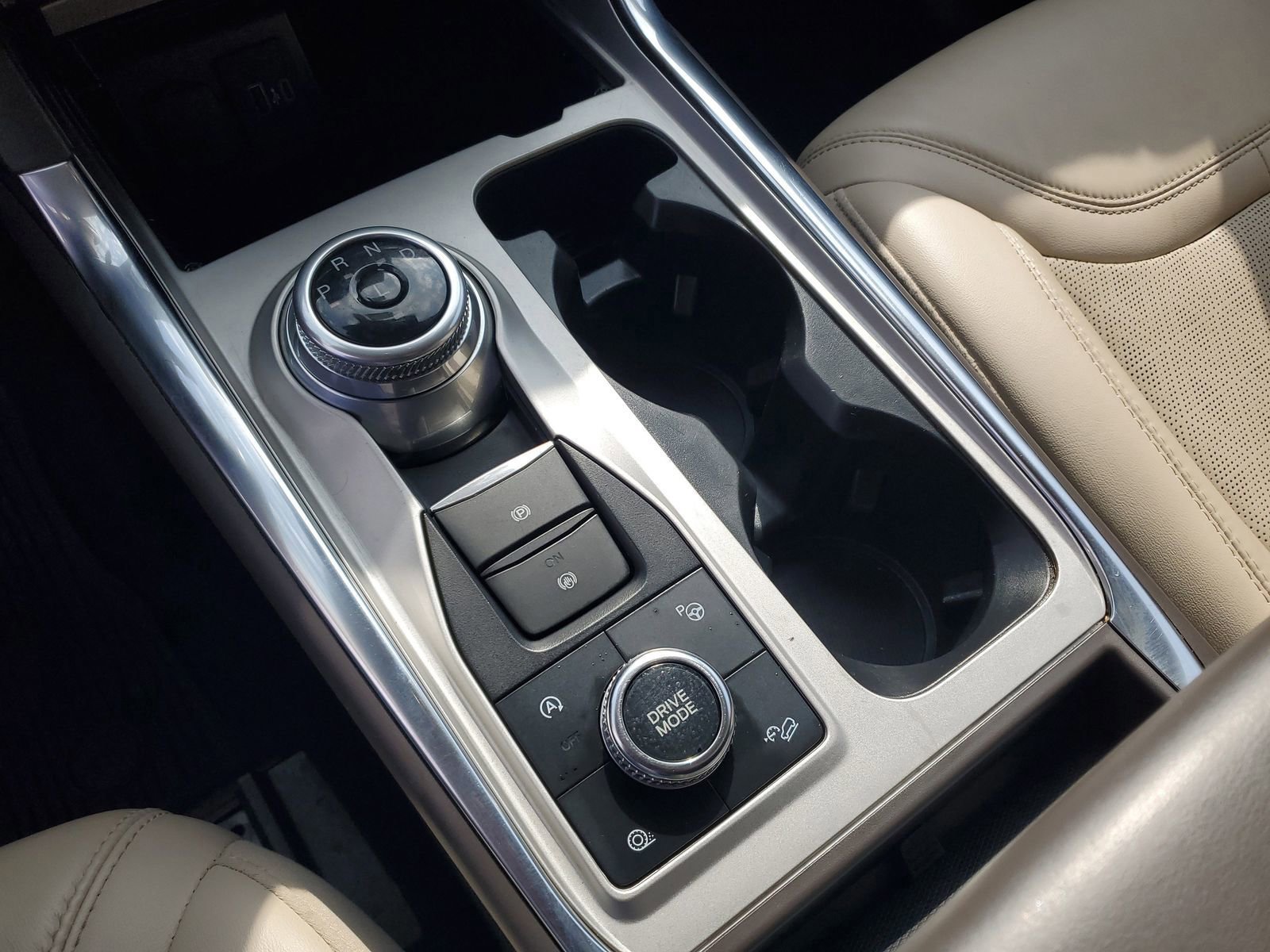 Certified 2022 Ford Explorer Platinum w/ Equipment Group 601A image 30