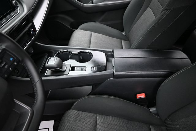 Used 2025 Nissan Rogue SV FWD image 25