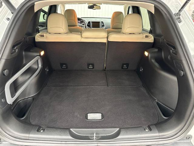 Used 2017 Jeep Cherokee Limited w/ Luxury Group AWD/4WD image 15