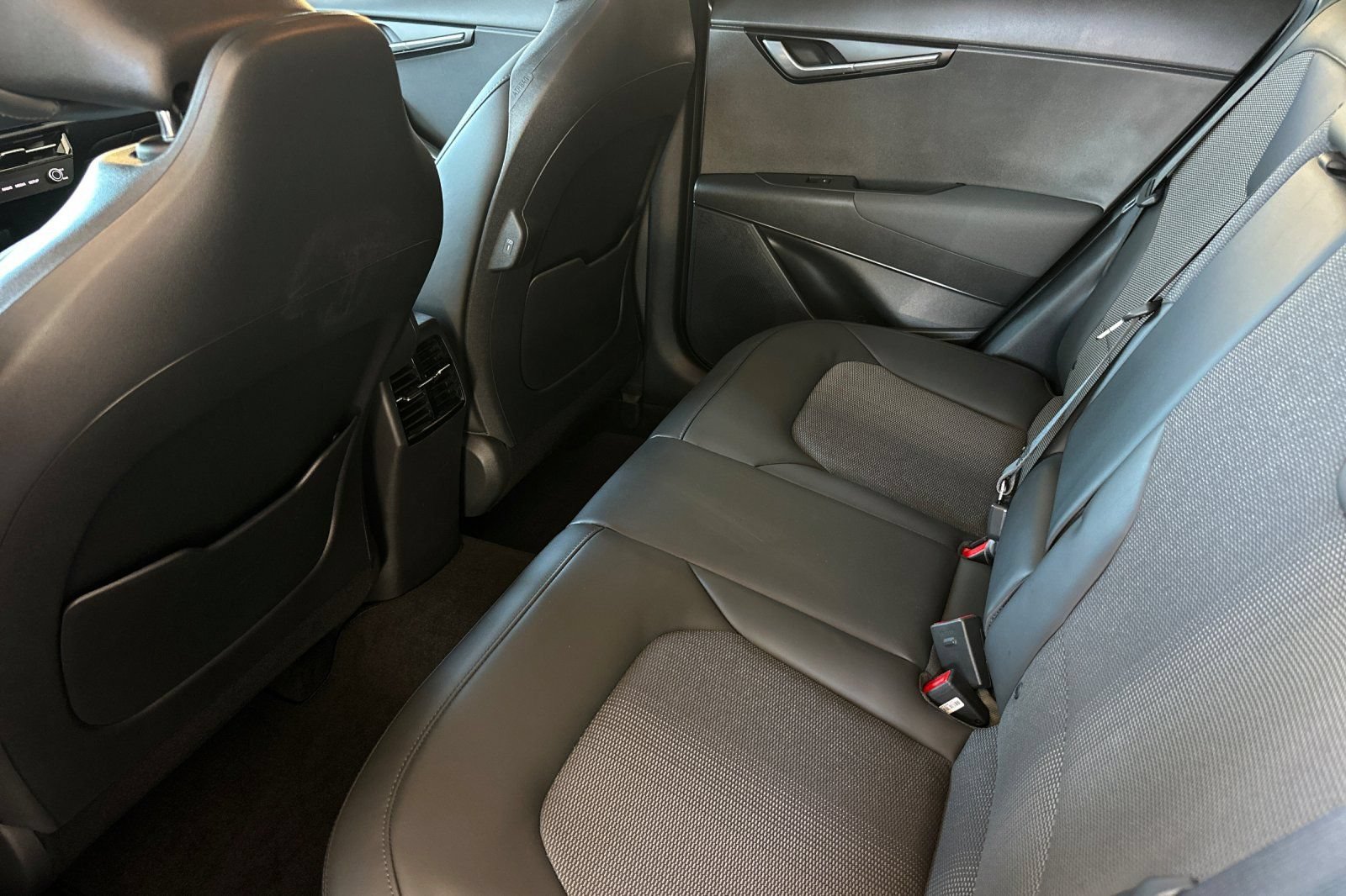 Used 2023 Kia Niro EX FWD image 11