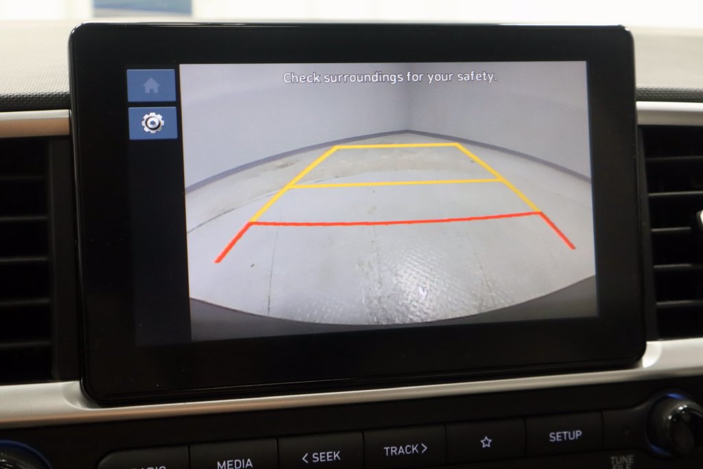 Used 2024 Hyundai Venue SEL FWD image 2