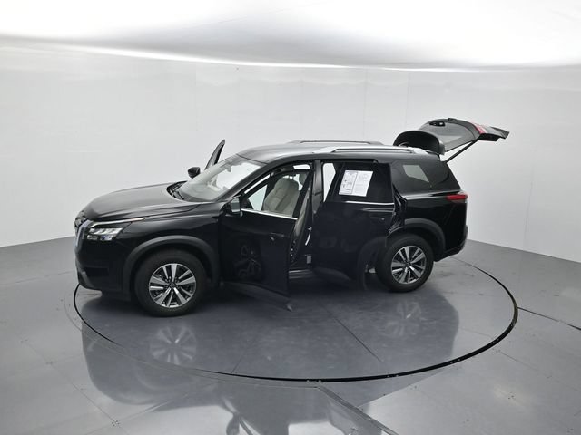 Used 2025 Nissan Pathfinder SL FWD image 50