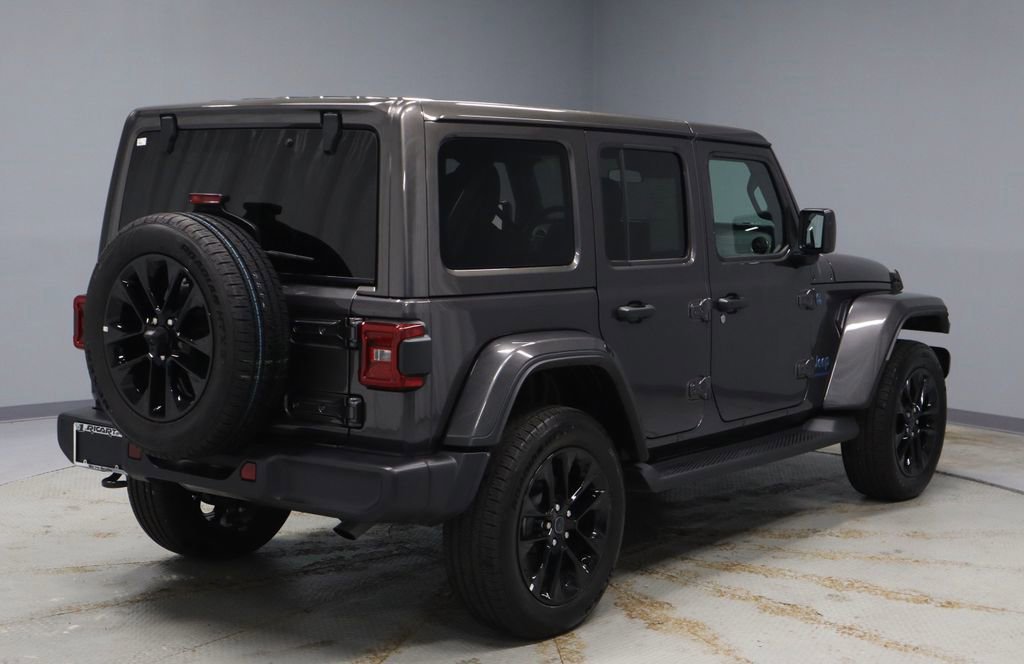 Used 2025 Jeep Wrangler Unlimited Sahara AWD/4WD image 5