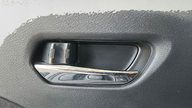 Used 2022 Nissan Versa SV FWD image 19