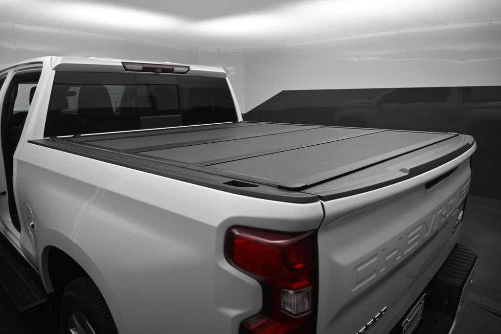 Used 2019 Chevrolet Silverado 1500 High Country w/ Technology Package AWD/4WD image 2