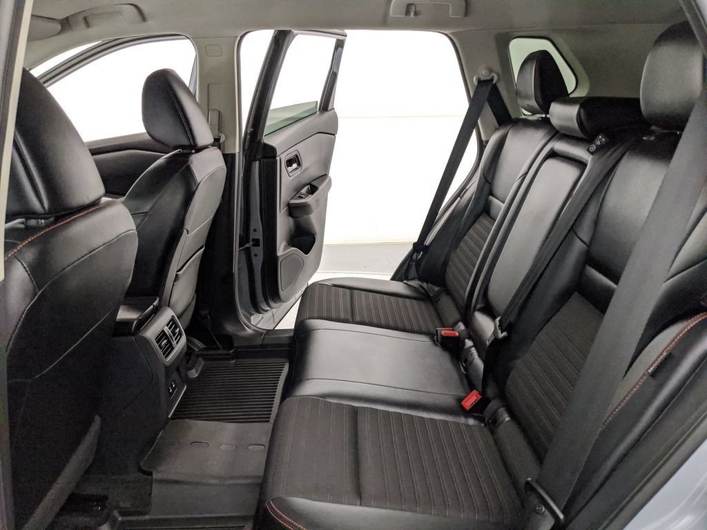 Used 2025 Nissan Rogue SV AWD/4WD image 17