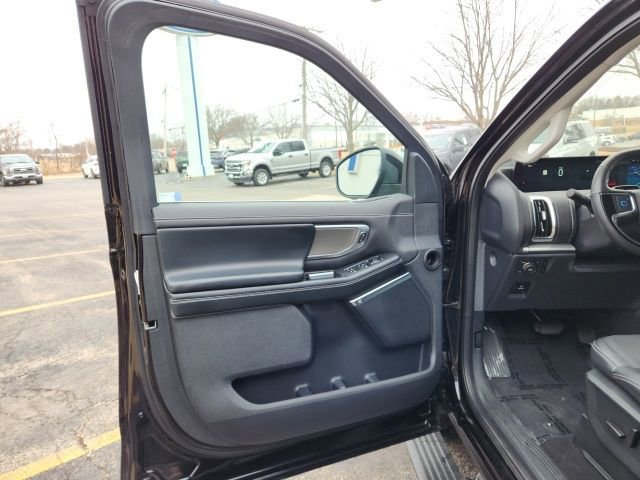 Certified 2025 Ford Expedition Max Platinum image 9