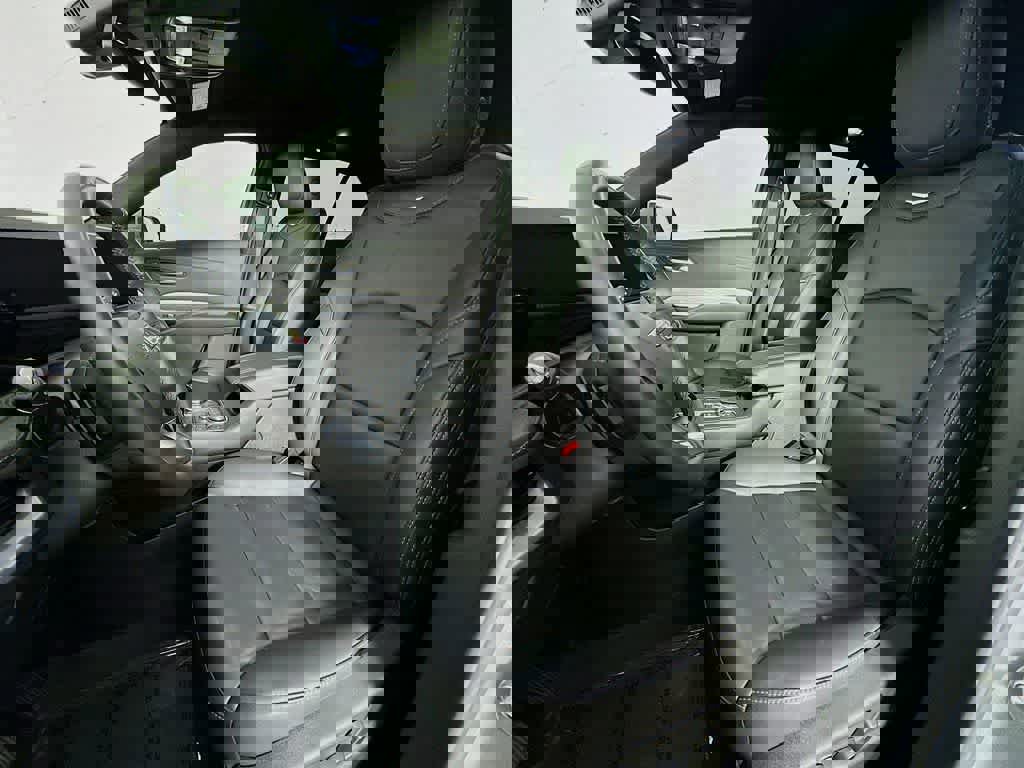 Used 2025 Cadillac XT4 Premium Luxury image 15