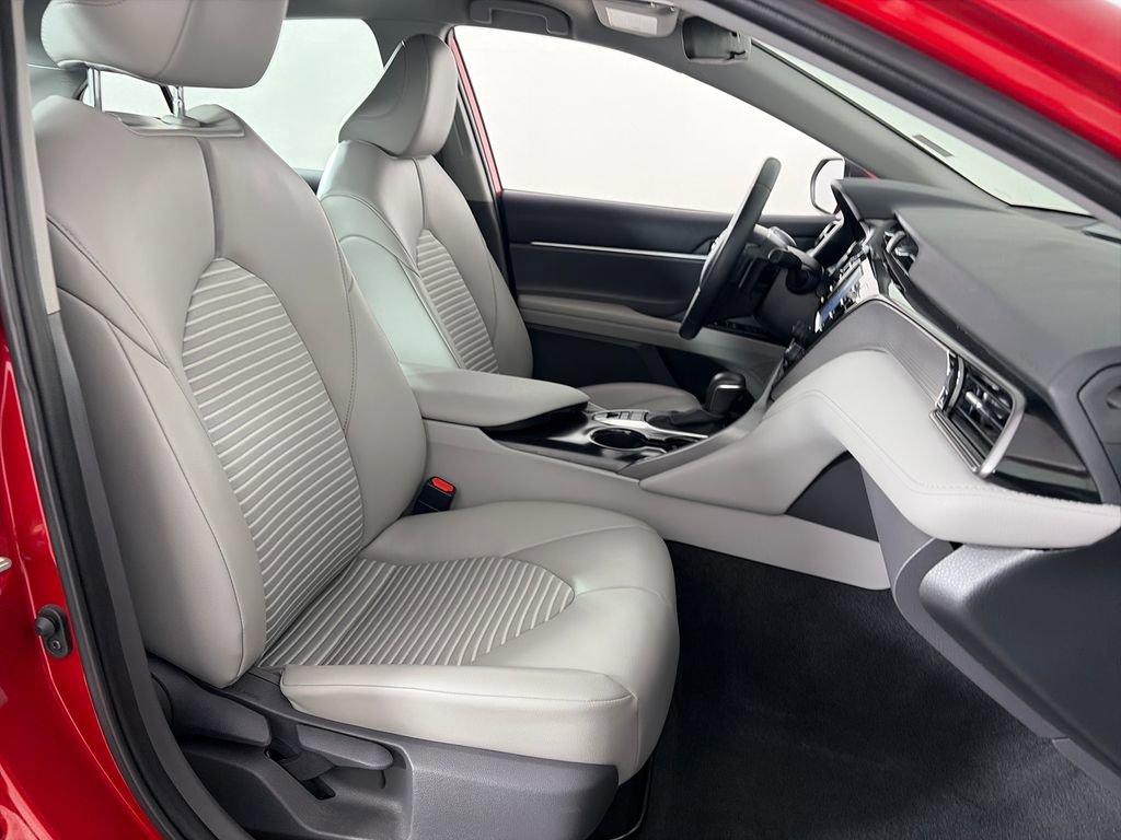 Used 2020 Toyota Camry SE w/ Carpet Mat Package FWD image 31