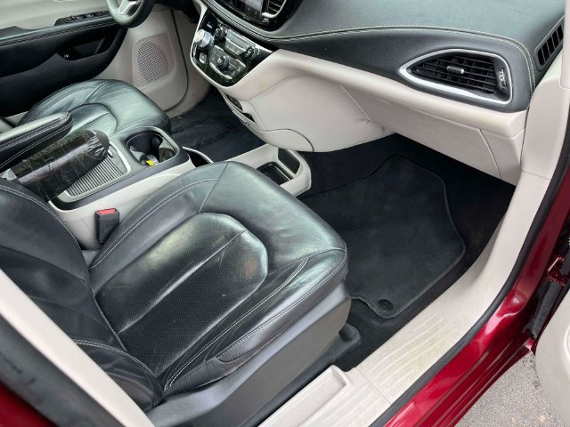 Used 2022 Chrysler Pacifica Touring-L FWD image 24