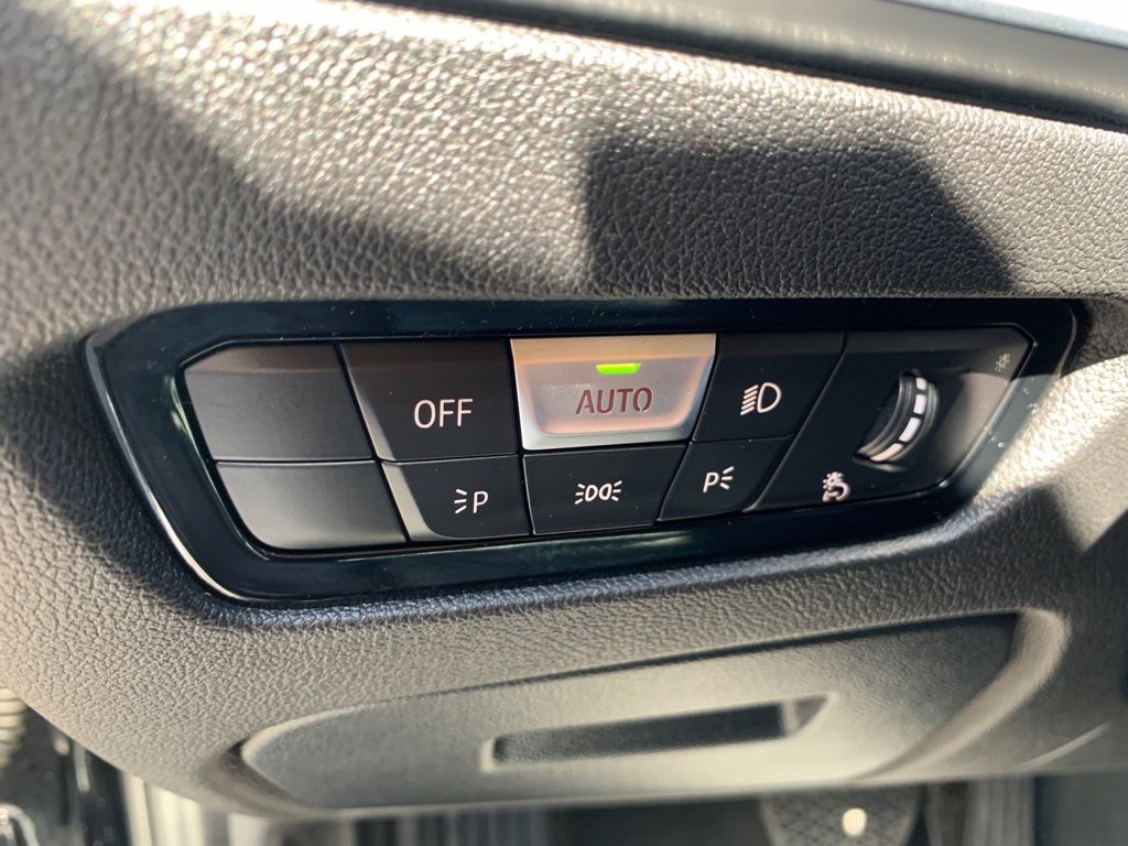 Used 2020 BMW 330i xDrive Sedan w/ Convenience Package image 14