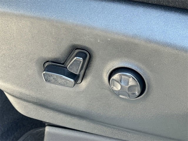 Used 2024 Chrysler Pacifica Touring-L image 25