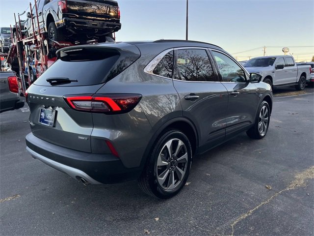 Certified 2025 Ford Escape Platinum w/ Premium Technology Package image 3