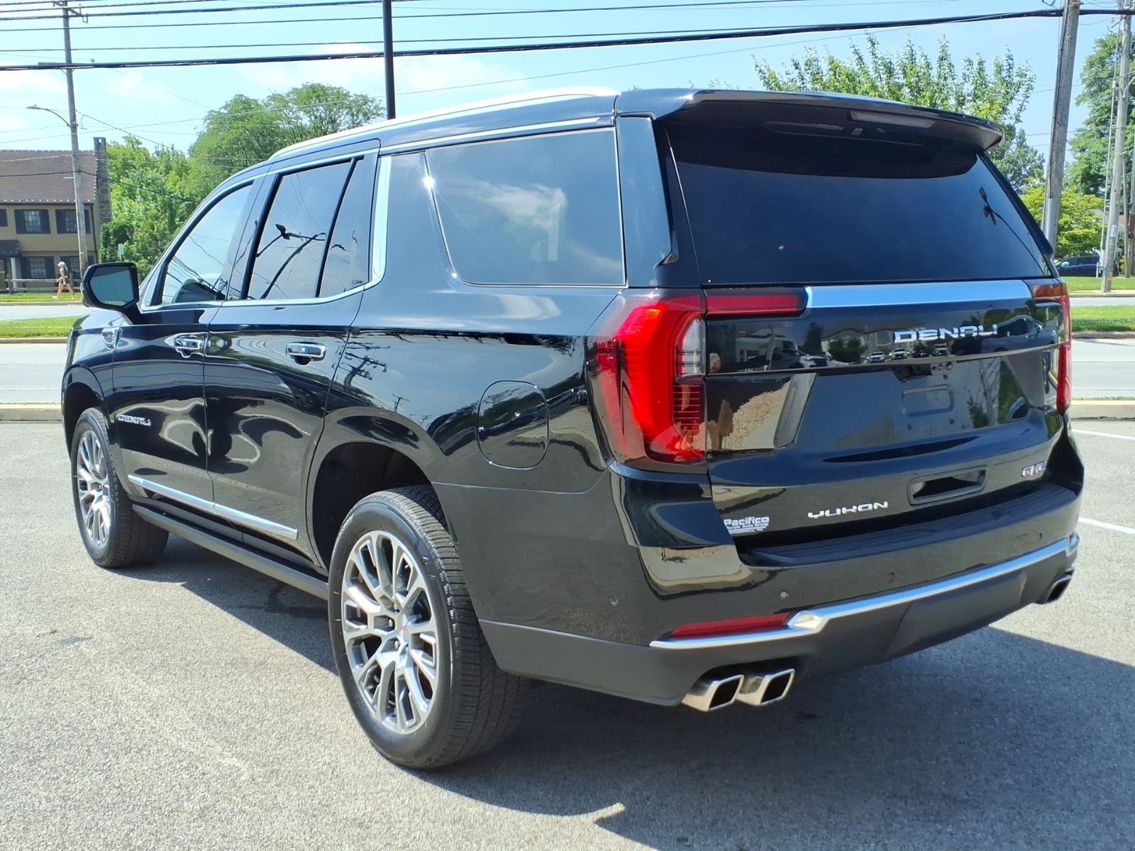 Used 2025 GMC Yukon Denali w/ Denali Reserve Package AWD/4WD image 5