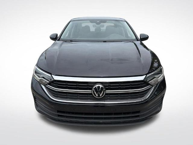Used 2023 Volkswagen Jetta SE w/ Panoramic Sunroof Package FWD image 3