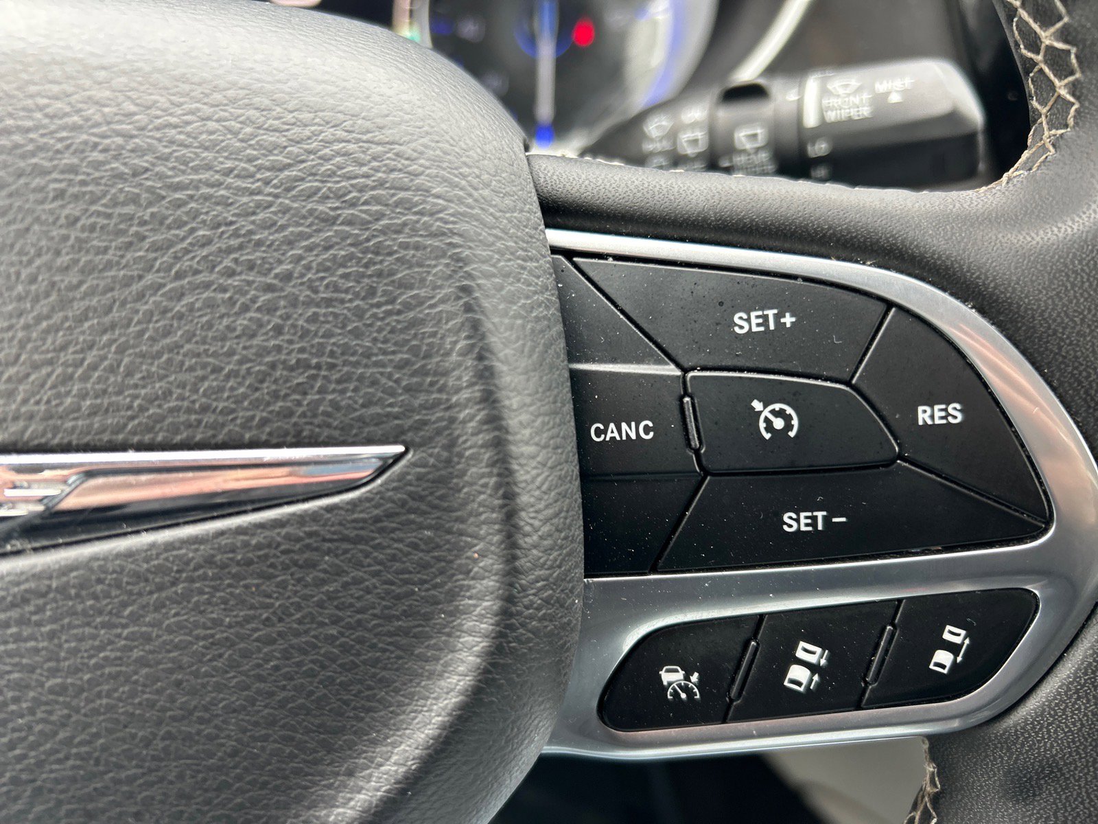 Used 2023 Chrysler Pacifica Touring-L image 26