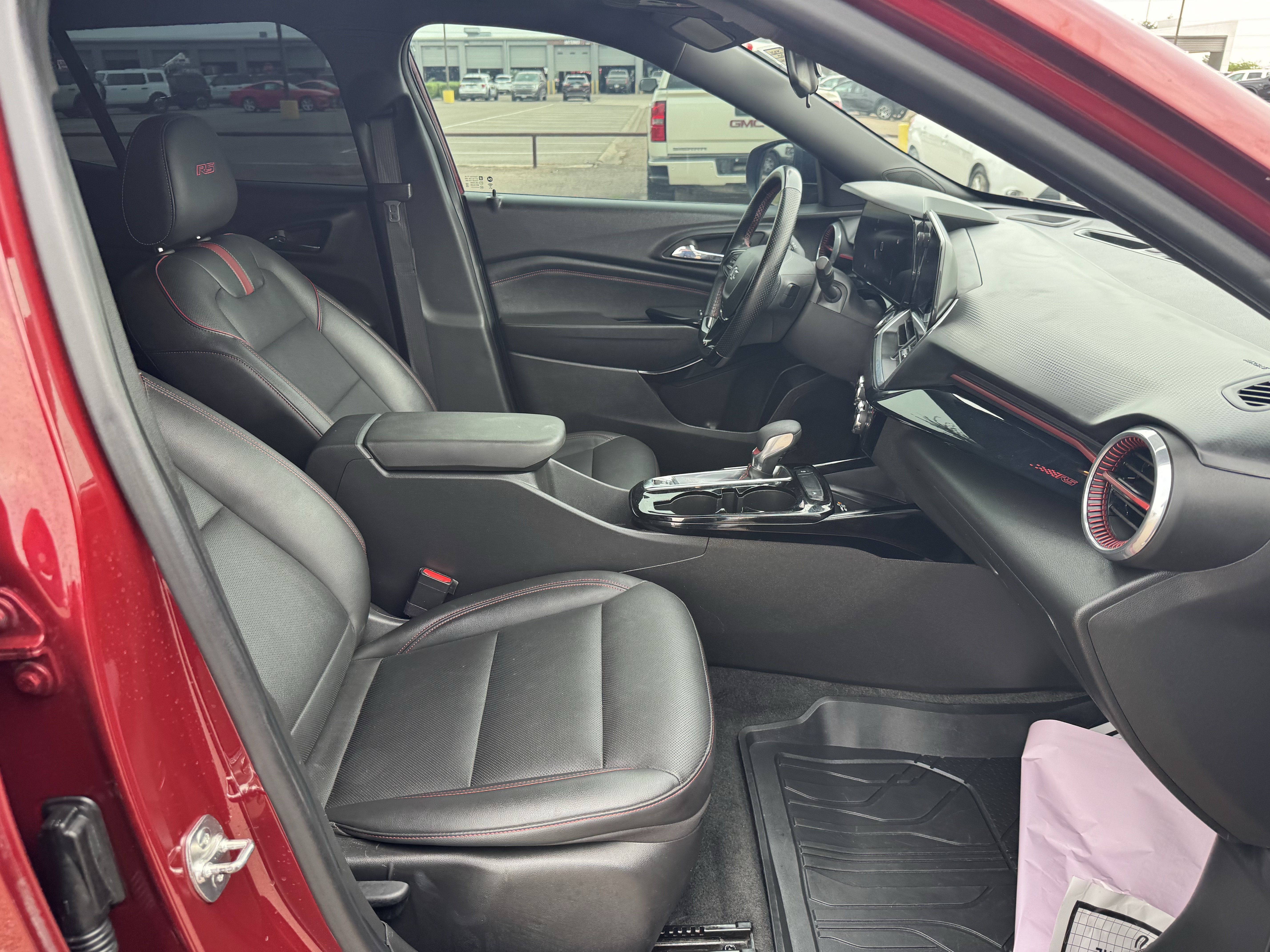 Used 2025 Chevrolet Trax RS w/ Sunroof Package FWD image 33