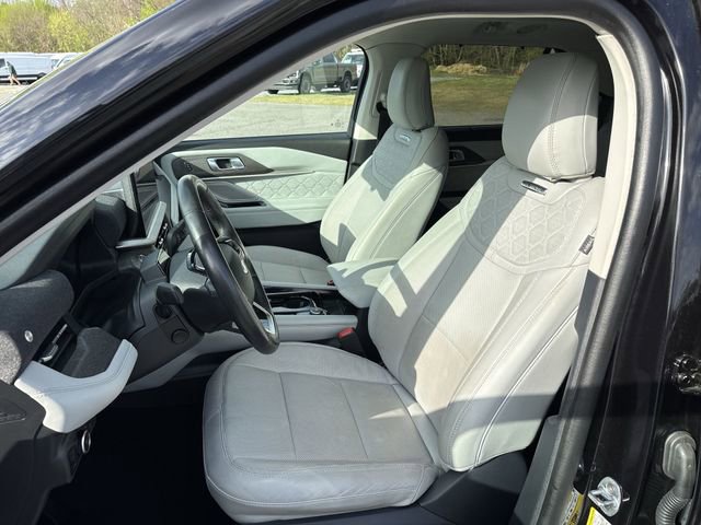 Certified 2025 Ford Explorer Platinum w/ LUX Leather Package AWD/4WD image 13