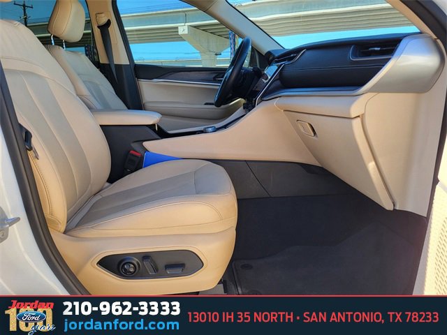 Used 2022 Jeep Grand Cherokee L Limited image 11
