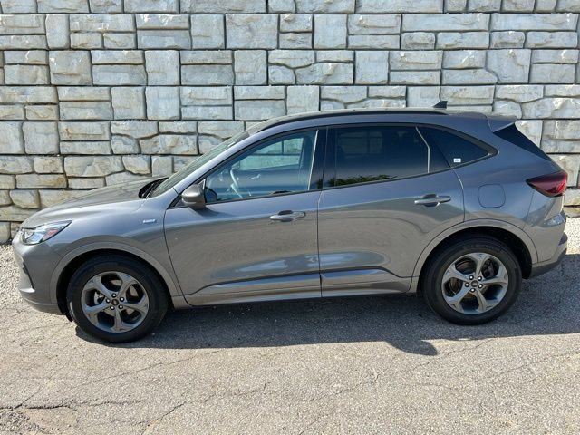 Certified 2023 Ford Escape ST-Line w/ Tech Pack #1 AWD/4WD image 3