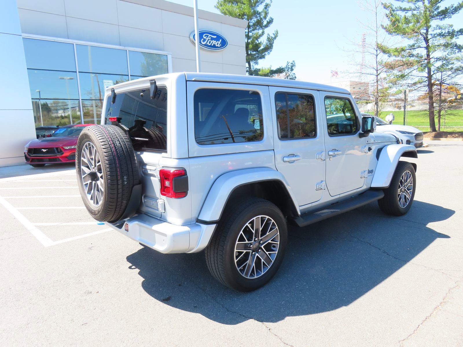 Used 2023 Jeep Wrangler Unlimited Sahara image 5