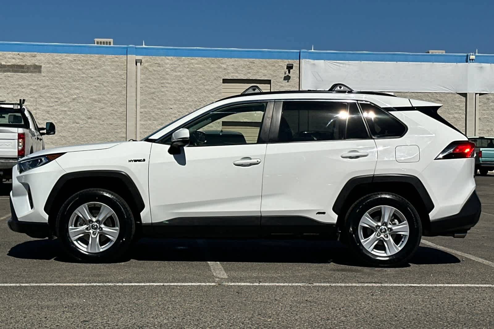 Used 2021 Toyota RAV4 XLE w/ Convenience Package AWD/4WD image 6