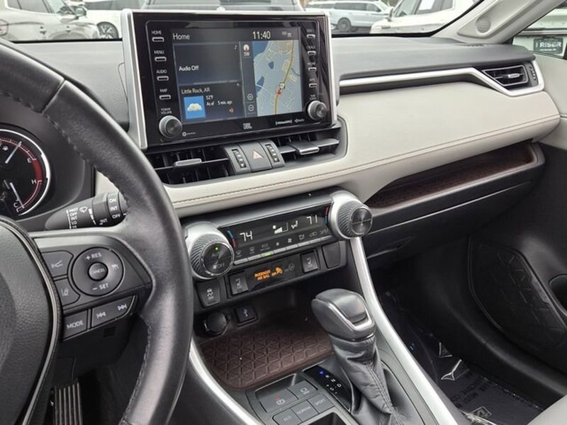 Used 2021 Toyota RAV4 Limited image 19
