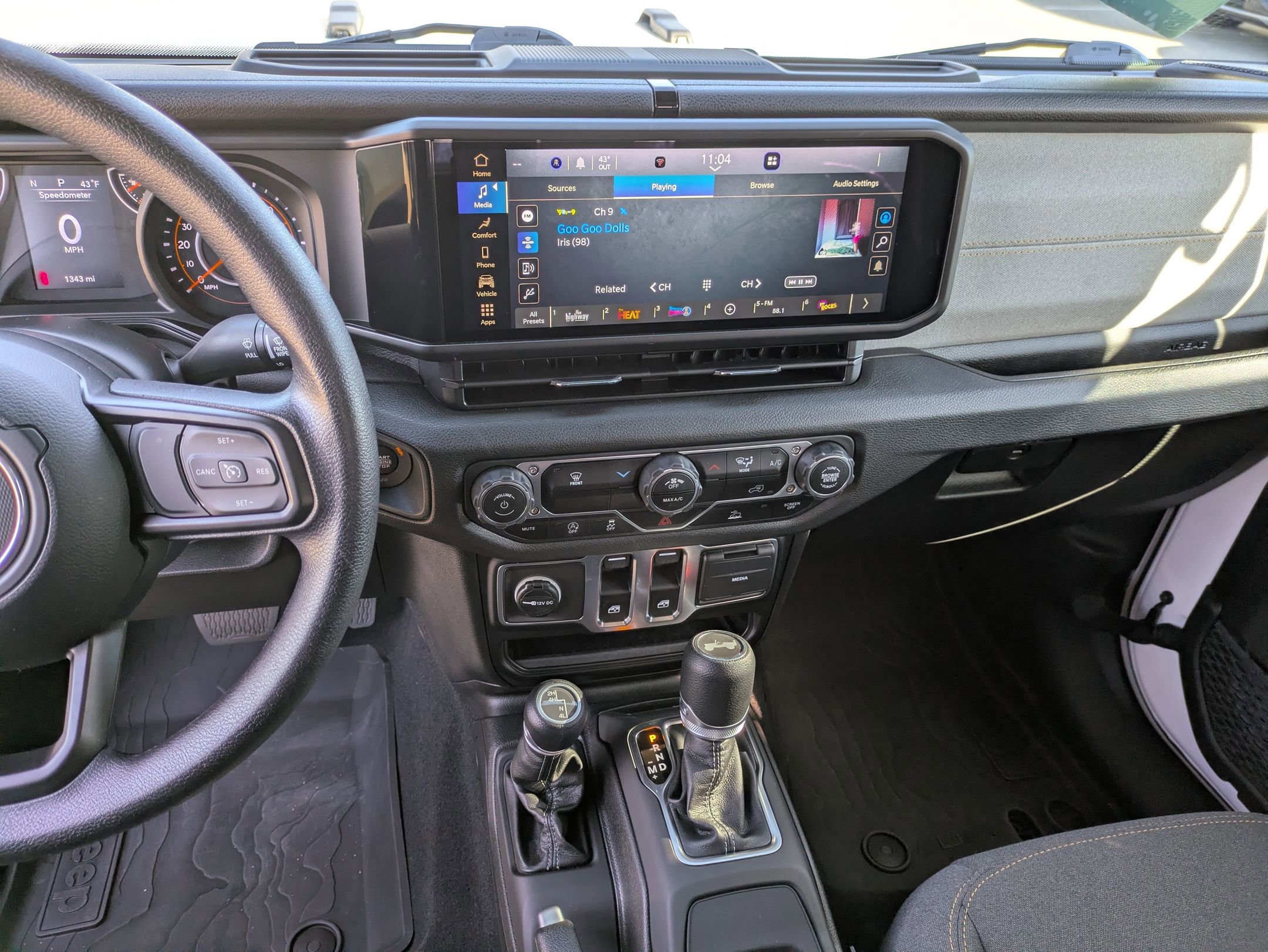 Used 2025 Jeep Wrangler Sport image 22