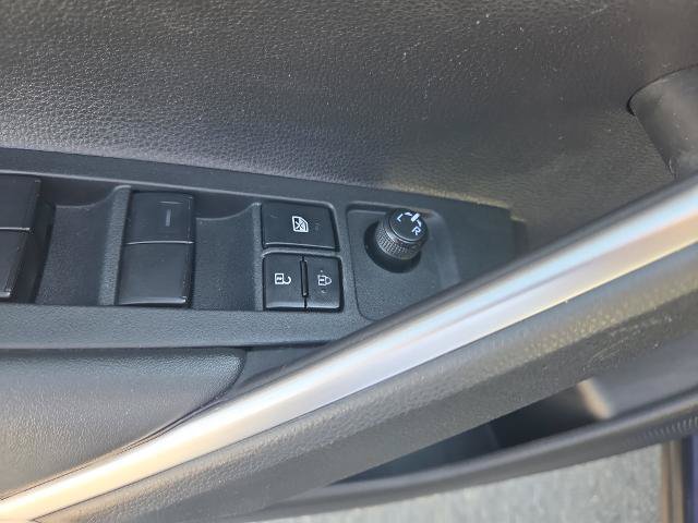 Used 2022 Toyota Corolla Cross LE w/ Moonroof Package AWD/4WD image 17