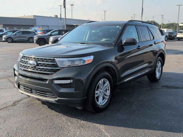Certified 2023 Ford Explorer XLT w/ Equipment Group 202A AWD/4WD image 3