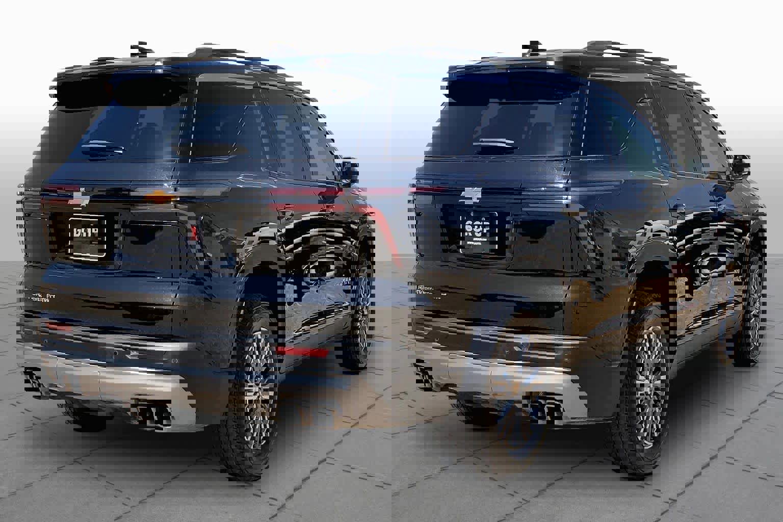 Used 2025 Chevrolet Traverse LT image 3