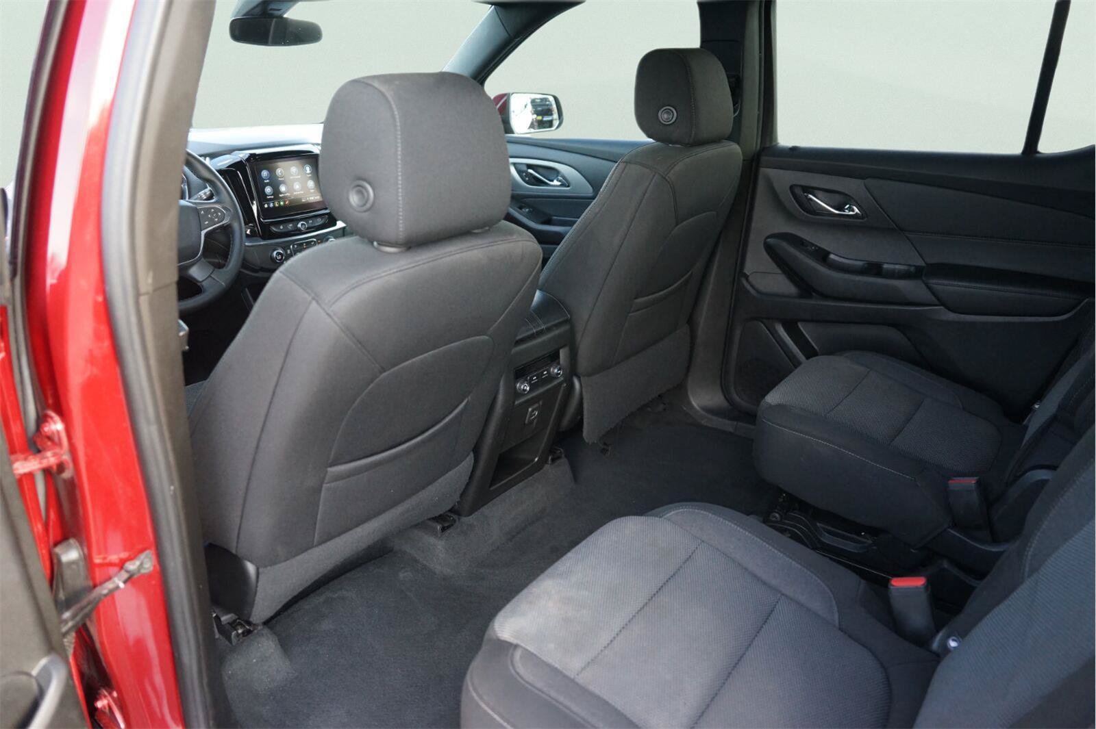 Used 2023 Chevrolet Traverse LT FWD image 11