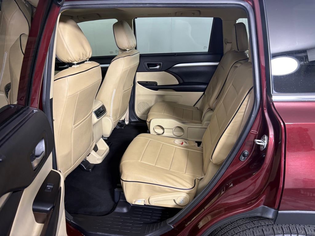 Used 2018 Toyota Highlander XLE AWD/4WD image 30