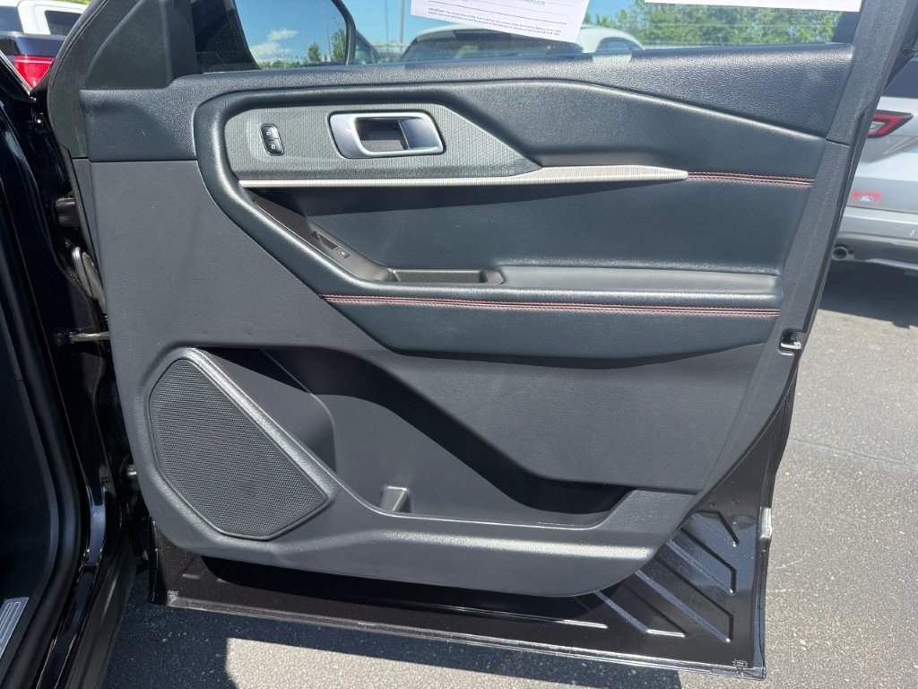 Certified 2025 Ford Explorer ST-Line w/ ST-Line Street Pack AWD/4WD image 25