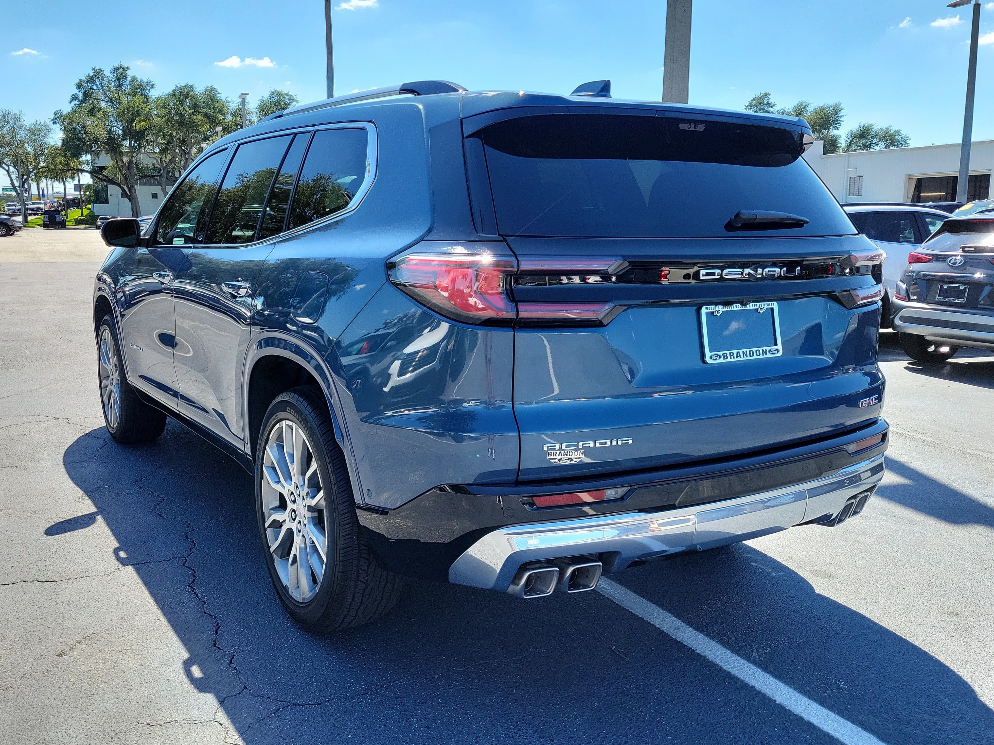 Used 2026 GMC Acadia Denali w/ Super Cruise Package FWD image 7