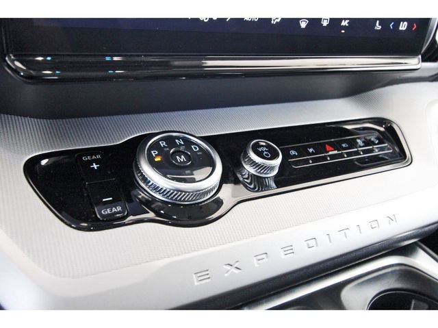 Certified 2025 Ford Expedition Active AWD/4WD image 25