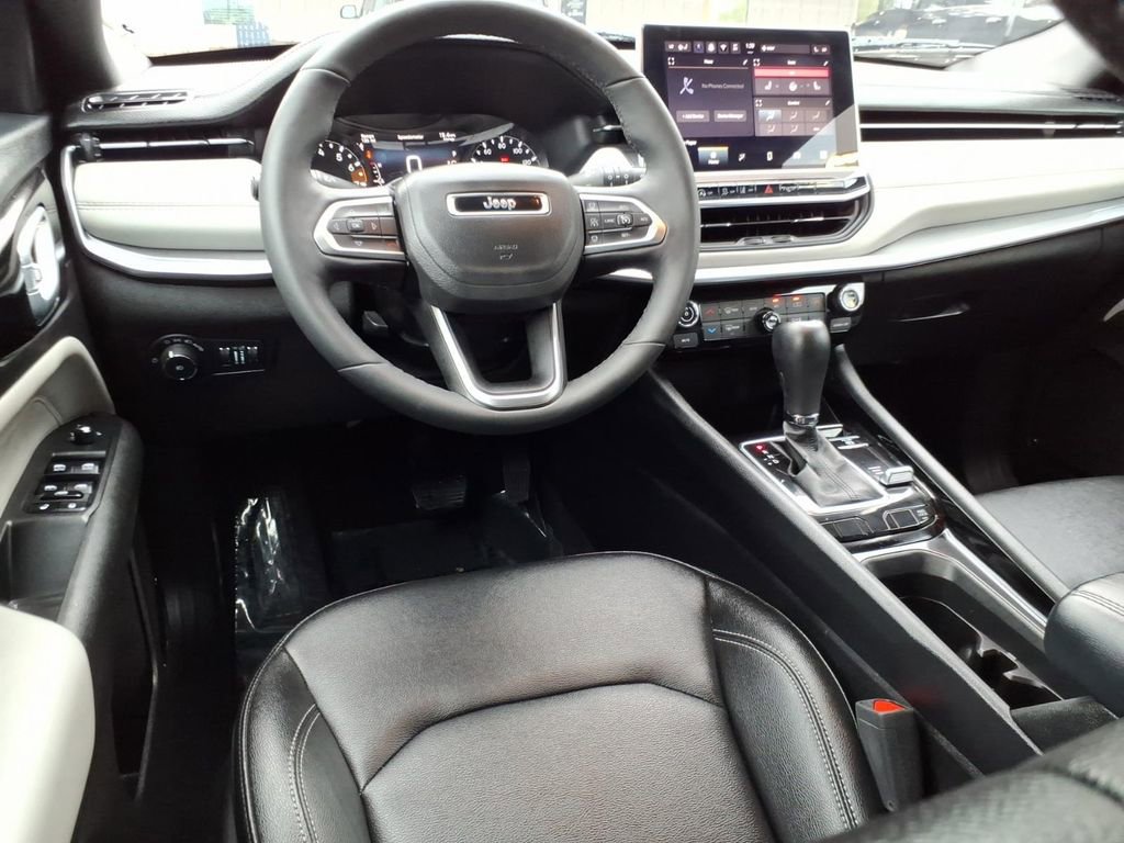 Used 2025 Jeep Compass Limited AWD/4WD image 12