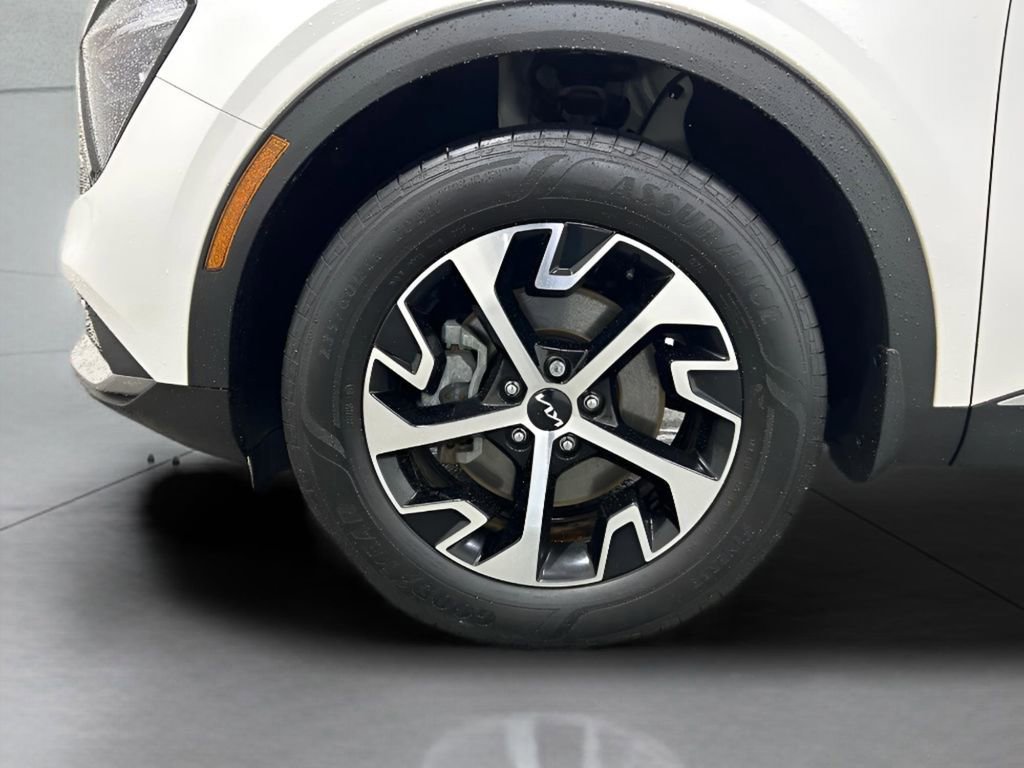 Used 2023 Kia Sportage EX image 12