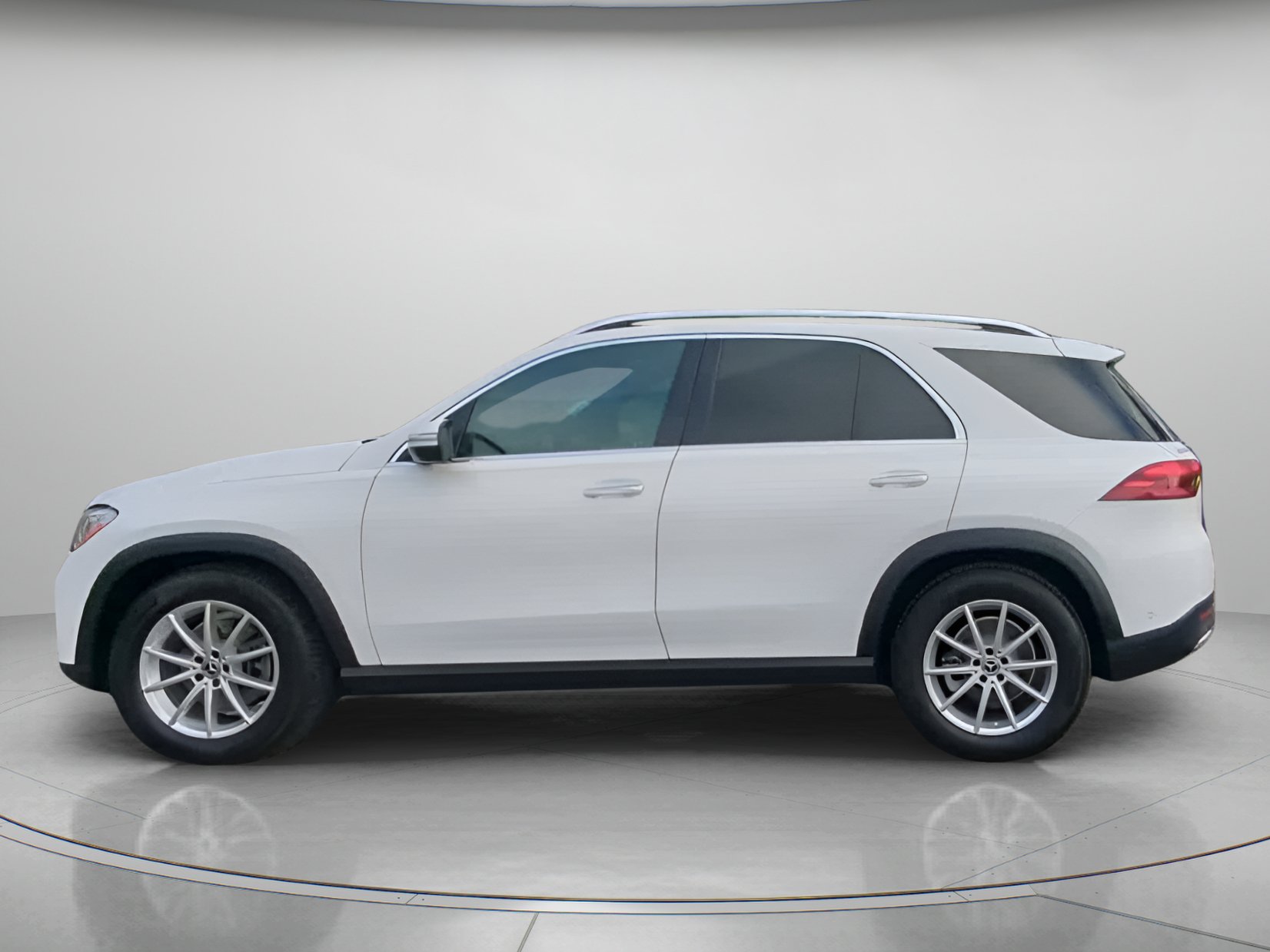 Used 2025 Mercedes-Benz GLE 350 4MATIC w/ Driver Assistance Package image 17