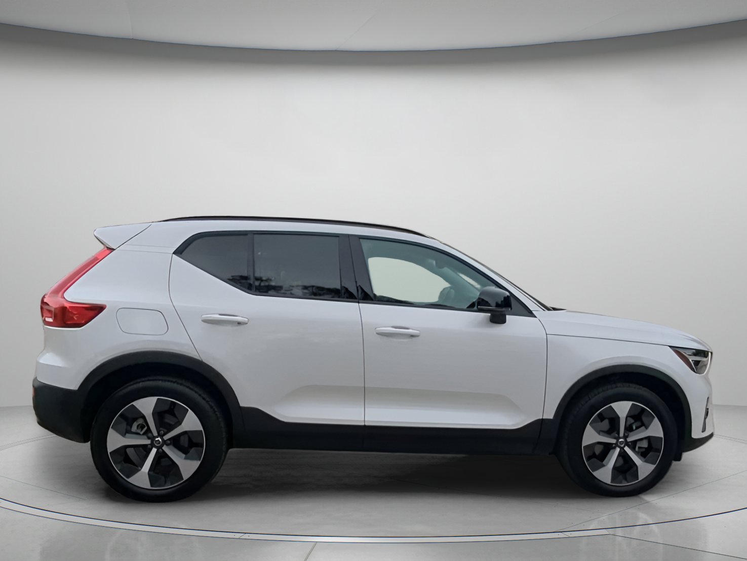 Used 2026 Volvo XC40 B5 Plus AWD/4WD image 32